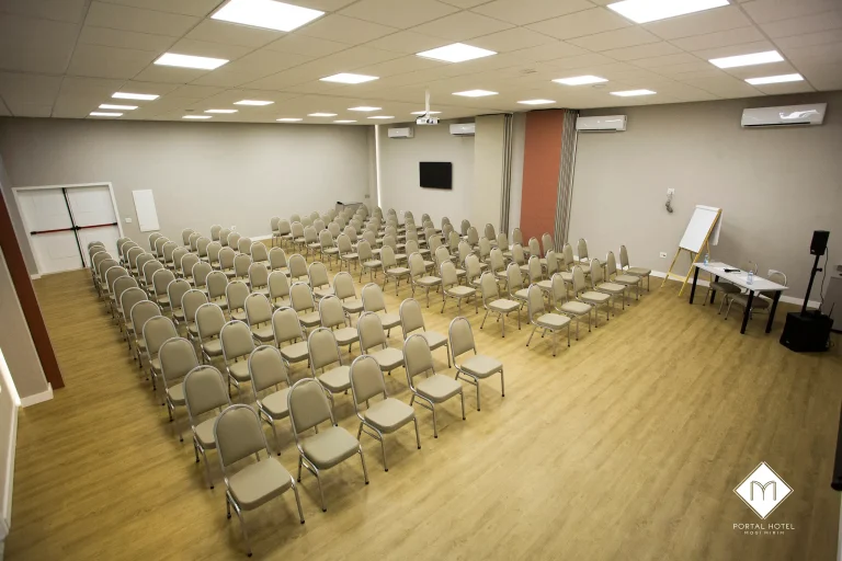 Sala 1 + 2 - Formato auditório.